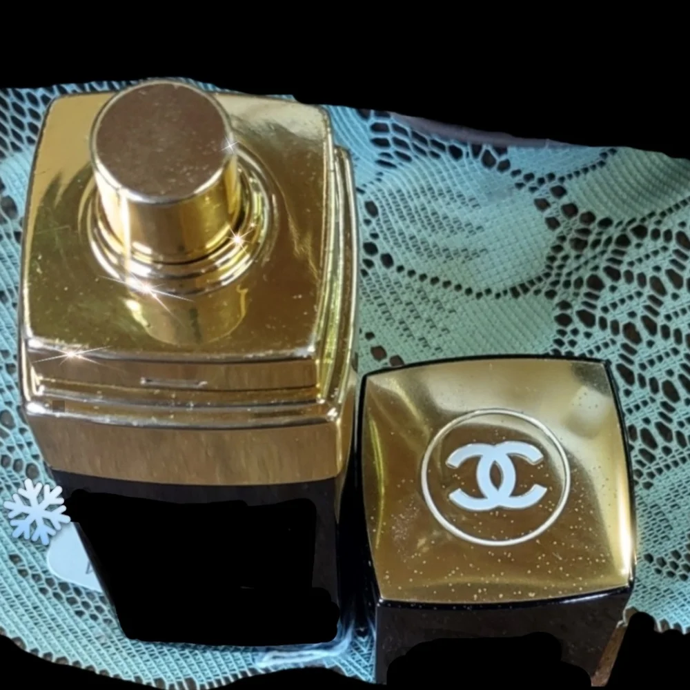 CHANEL no contents